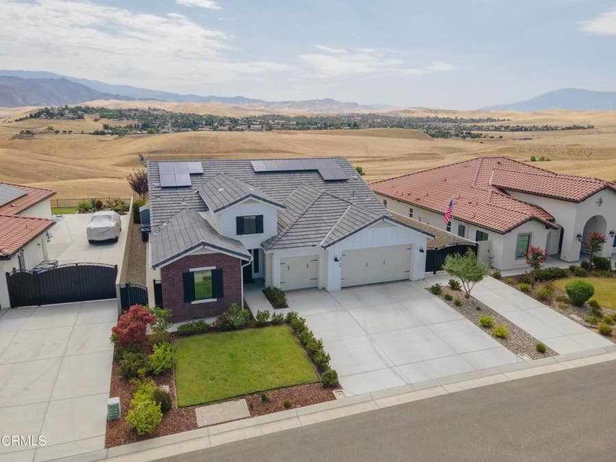Property photo for 6909 Aquamarine Drive, Bakersfield, CA