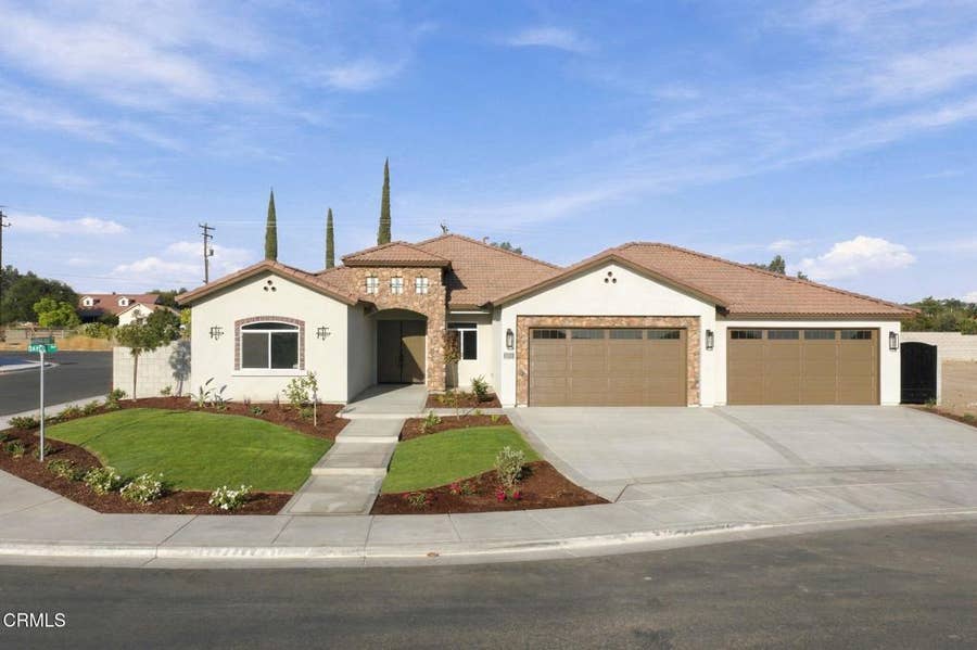 Property photo for 3701 Dayco Way, Bakersfield, CA