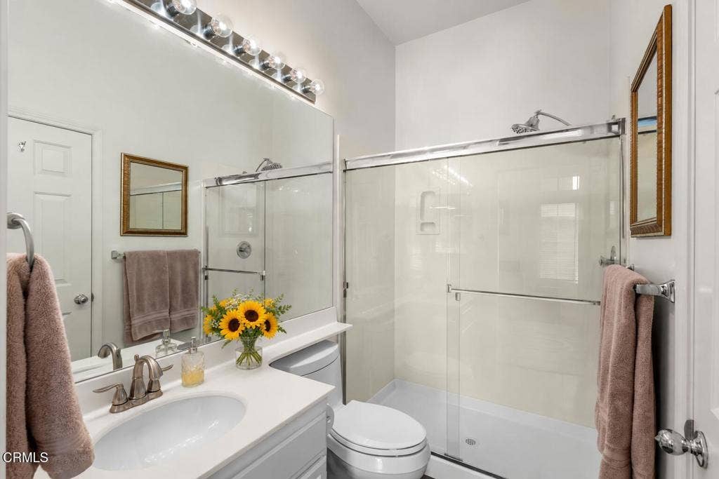 2661 Waverly Avenue, Camarillo, CA 93010 Bathroom 1 w AI flowers