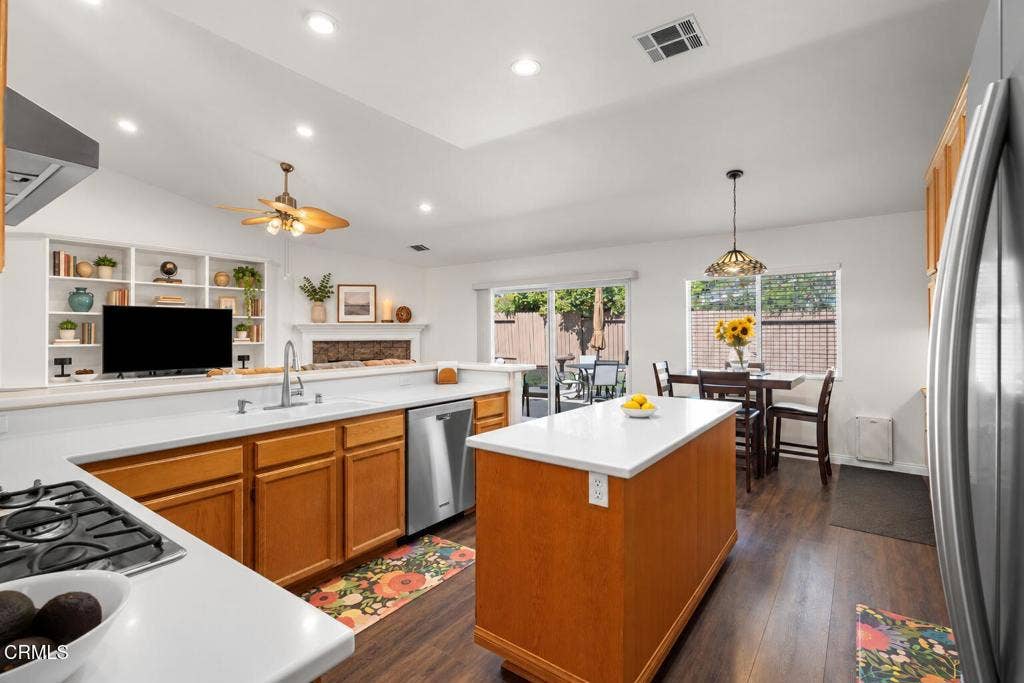 2661 Waverly Avenue, Camarillo, CA 93010 Kitchen 1 AI decorated