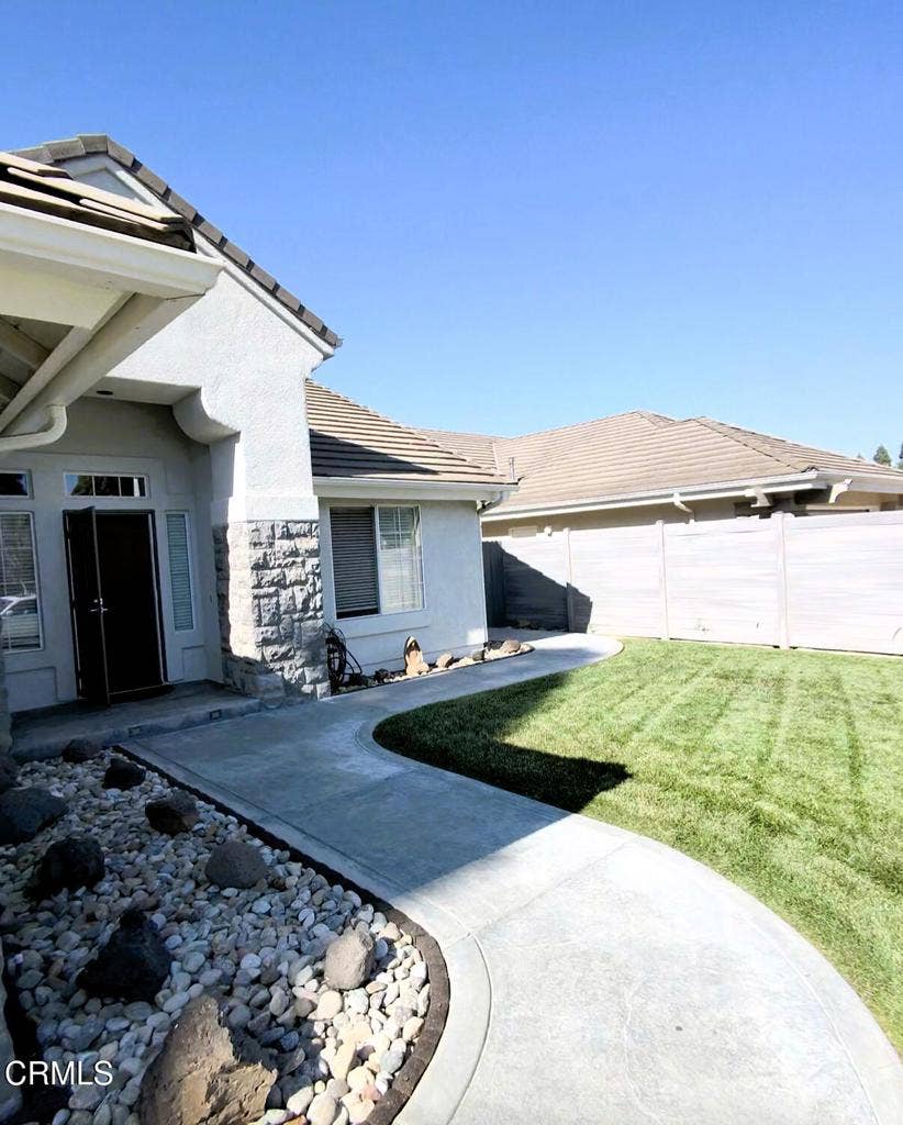 2661 Waverly Avenue, Camarillo, CA 93010 Front Walk