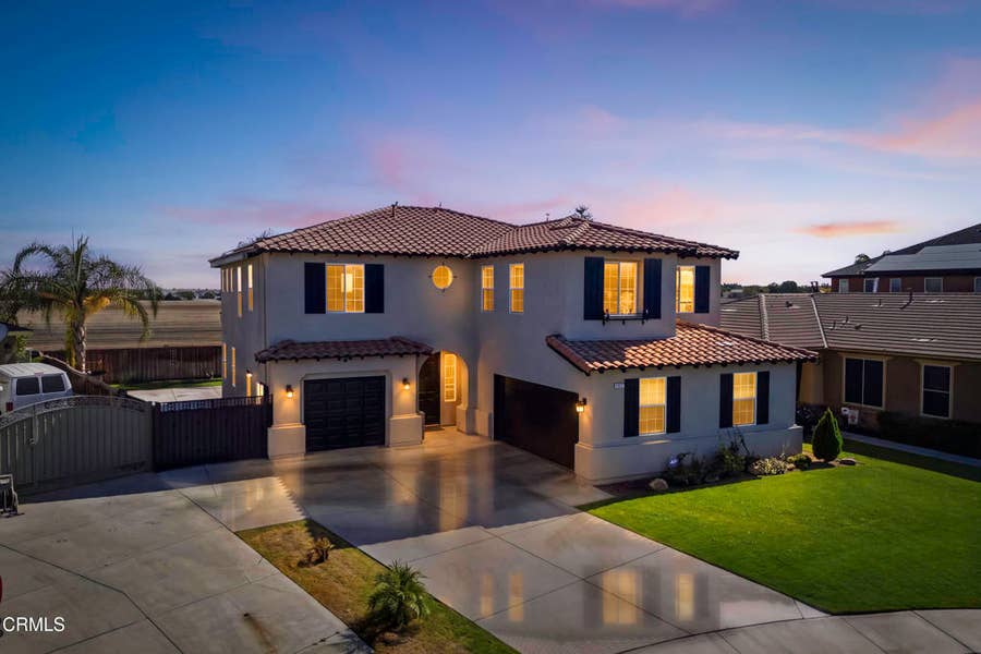 Property photo for 10109 Sharktooth Peak Drive, Bakersfield, CA