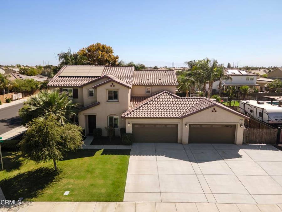 Property photo for 15605 Calabria Court, Bakersfield, CA