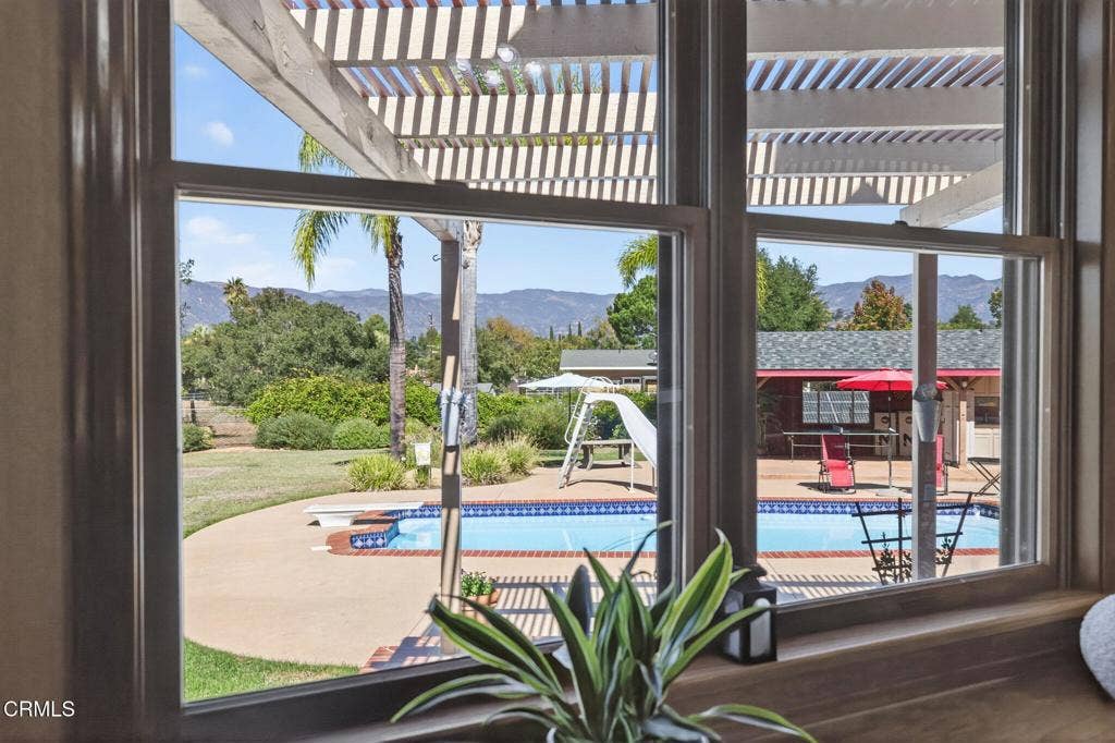 65-web-or-mls-UpmarketMedia-1125Spr-194A