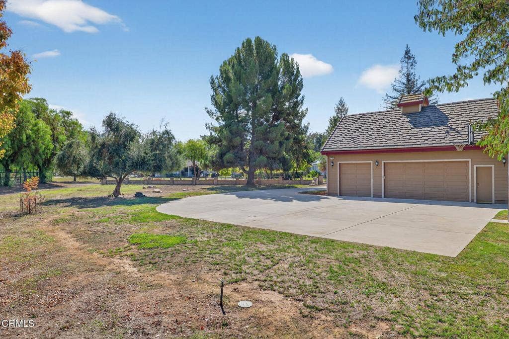 75-web-or-mls-UpmarketMedia-1125Spr-215