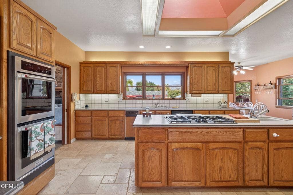 21-web-or-mls-UpmarketMedia-1125Spr-062