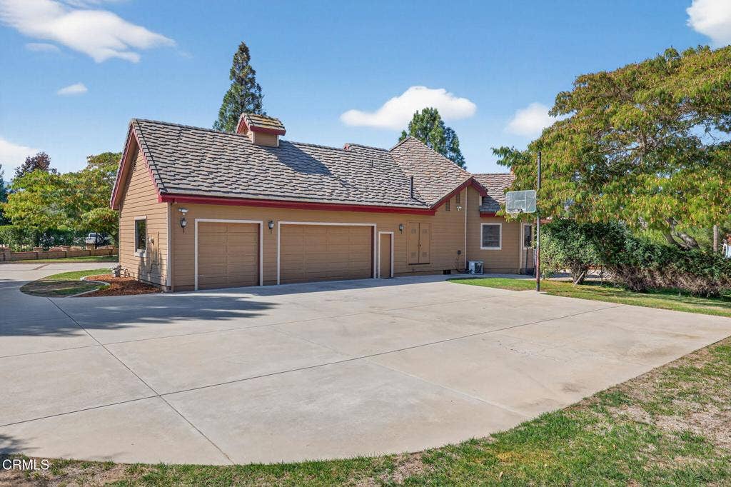 74-web-or-mls-UpmarketMedia-1125Spr-211