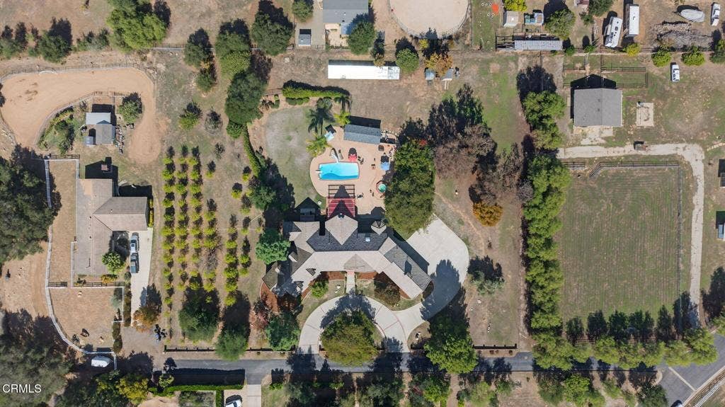 102-web-or-mls-UpmarketMedia-1125Spr-aer