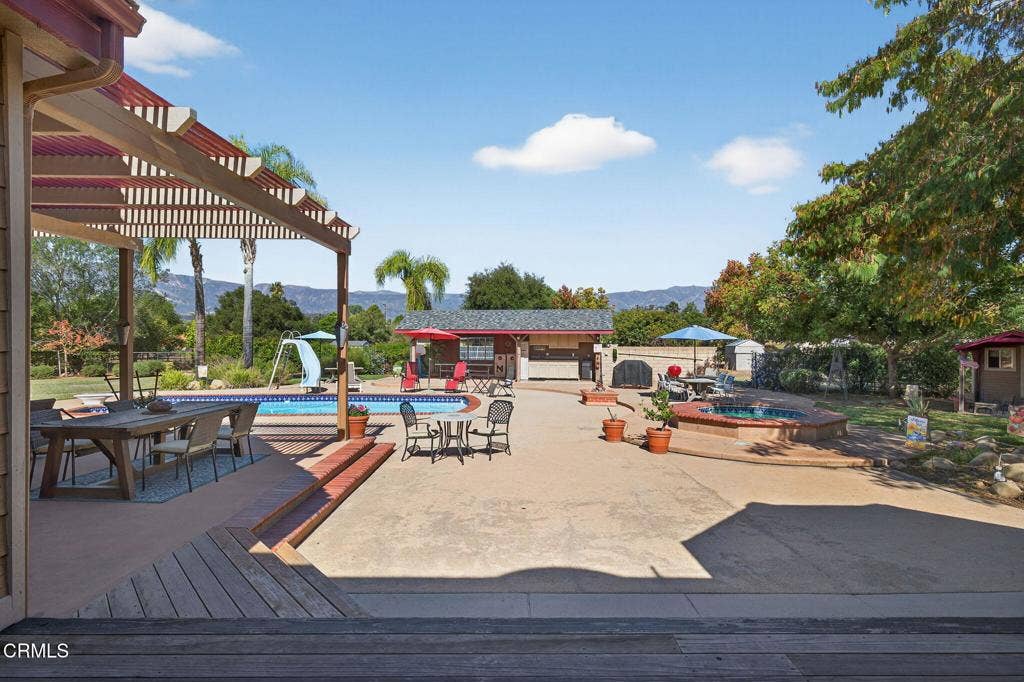81-web-or-mls-UpmarketMedia-1125Spr-232