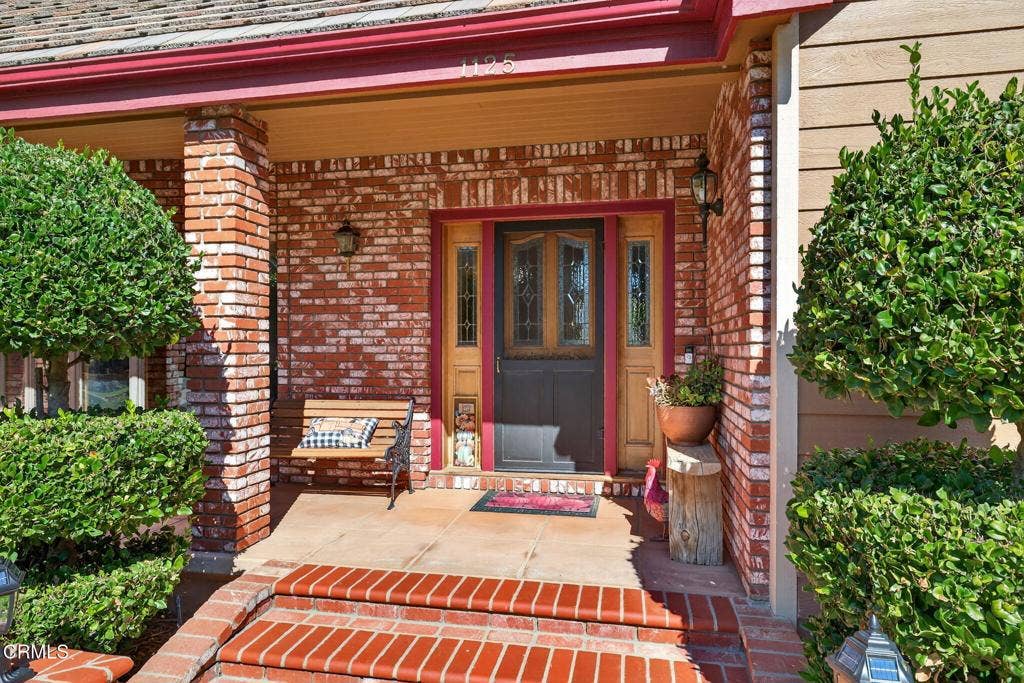 8-web-or-mls-UpmarketMedia-1125Spr-019