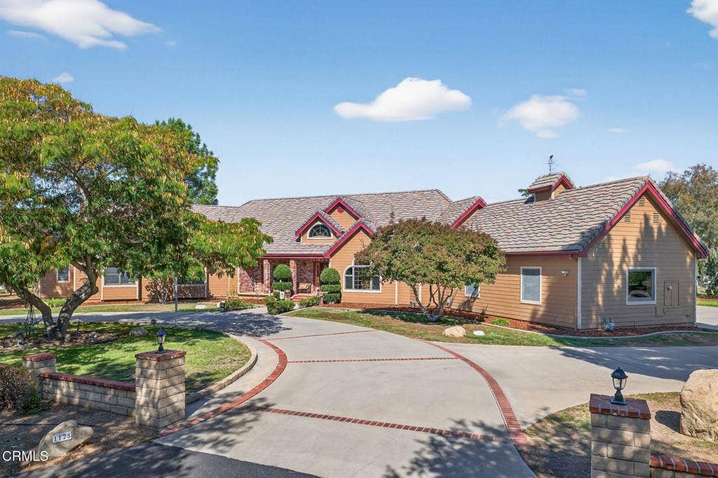3-web-or-mls-UpmarketMedia-1125Spr-006