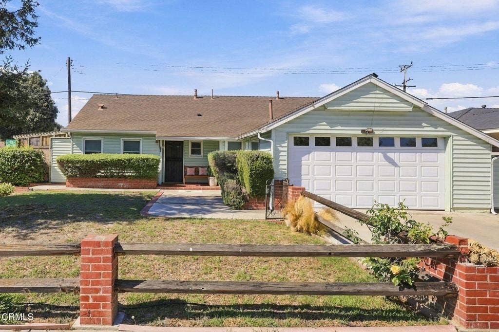 1-web-or-mls-001 - 3899 Maple St