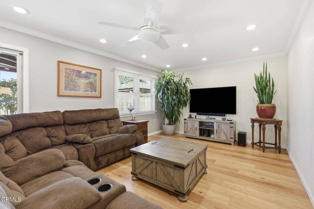 9-web-or-mls-009 - 3899 Maple St
