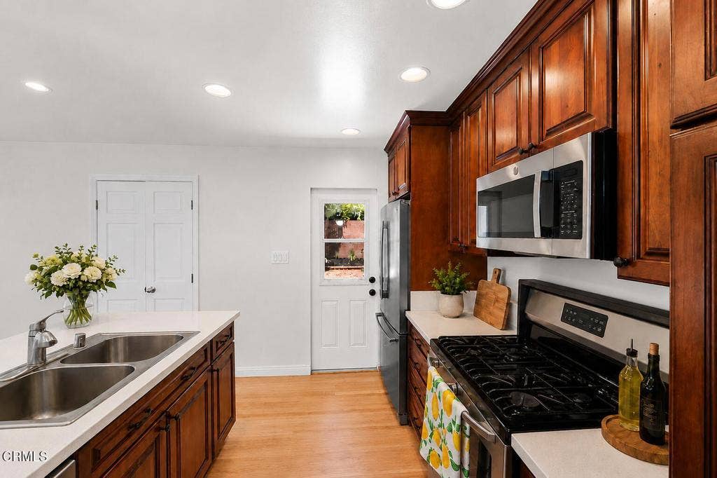 22901 Leadwell Street, West Hills, CA 91307 22901 Leadwell