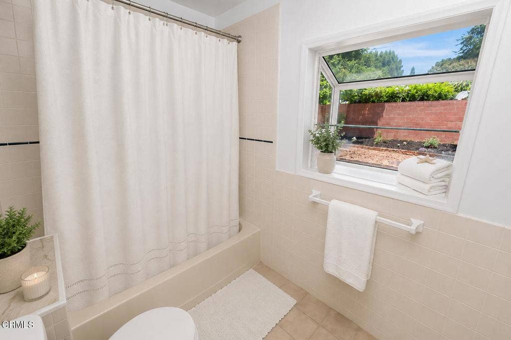 22901 Leadwell Street, West Hills, CA 91307 22901 Leadwell