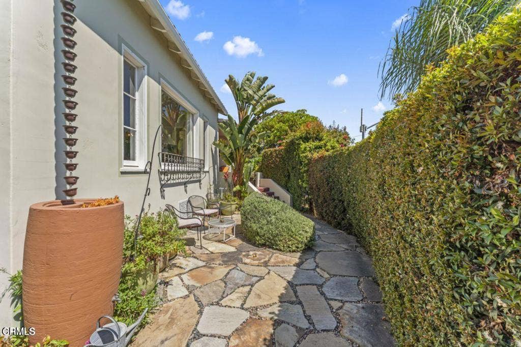 1497 E Main Street, Ventura, CA 93001 patip