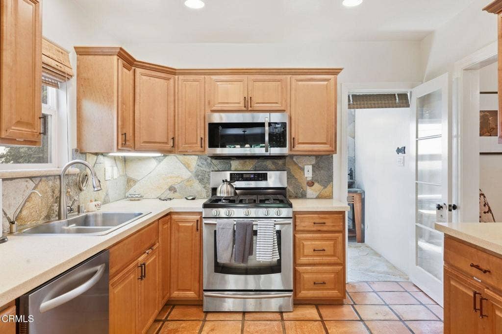 1497 E Main Street, Ventura, CA 93001 22-web-or-mls-IMG_9325