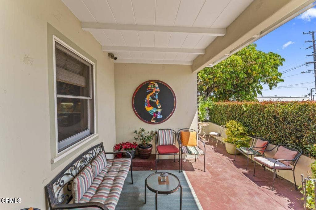 1497 E Main Street, Ventura, CA 93001 porch