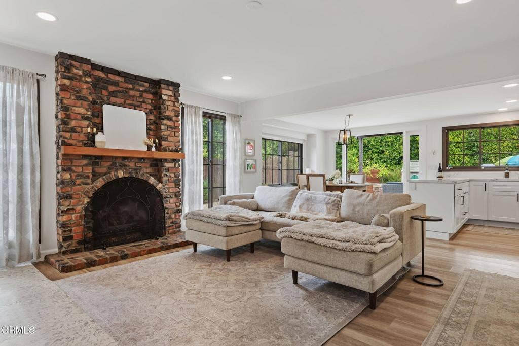 1504 Live Oak Lane, Santa Barbara, CA 93105 19-Family Room