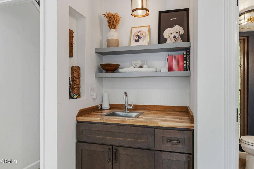 1504 Live Oak Lane, Santa Barbara, CA 93105 21-Wet Bar