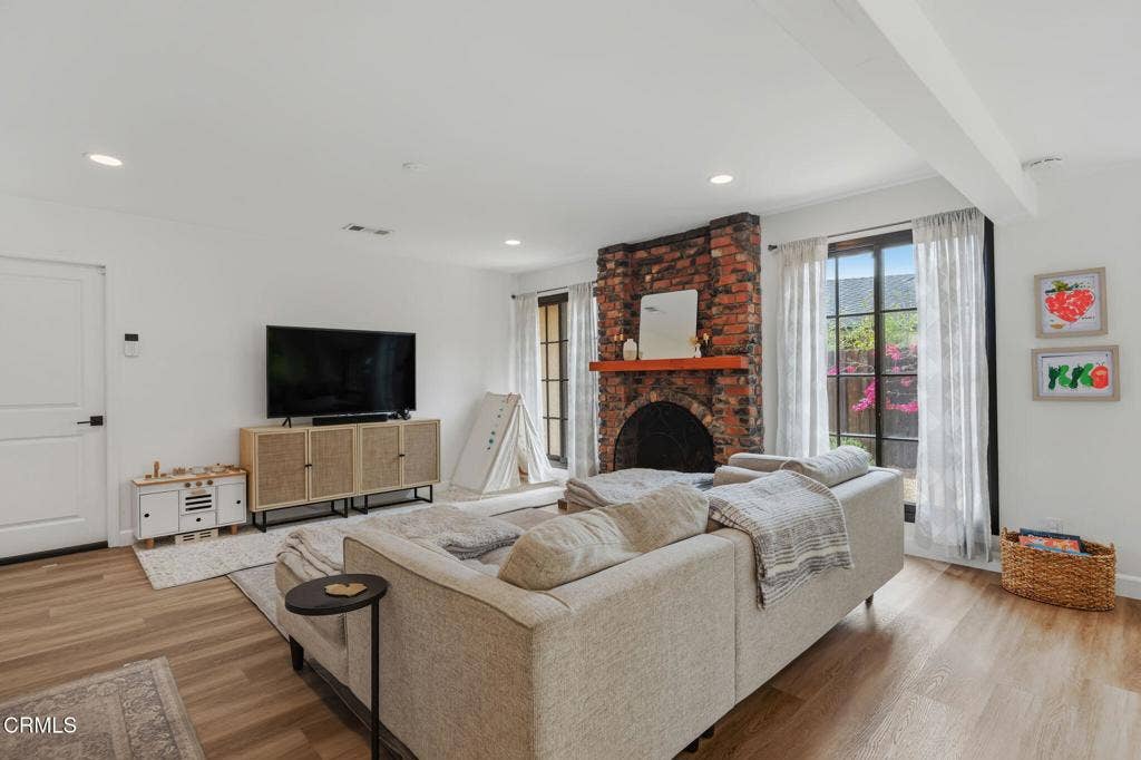 1504 Live Oak Lane, Santa Barbara, CA 93105 18-Family Room