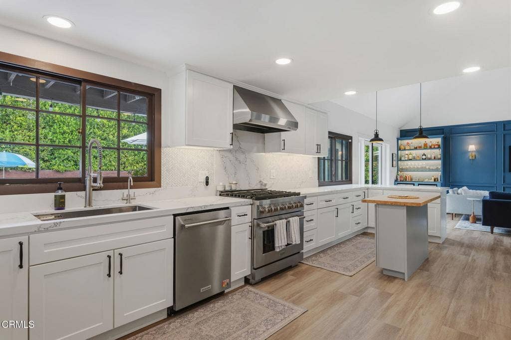 1504 Live Oak Lane, Santa Barbara, CA 93105 14-Kitchen