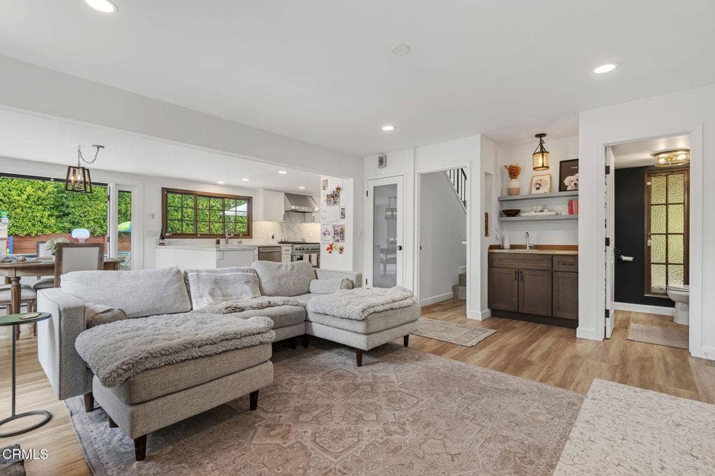 1504 Live Oak Lane, Santa Barbara, CA 93105 20-Family Room