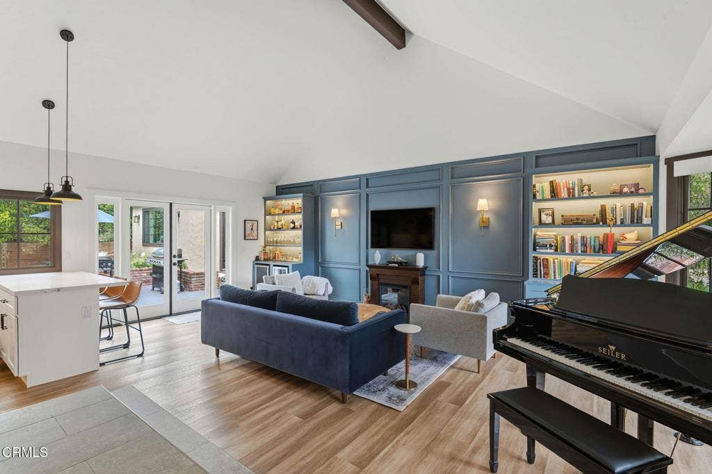 1504 Live Oak Lane, Santa Barbara, CA 93105 05-Living Room