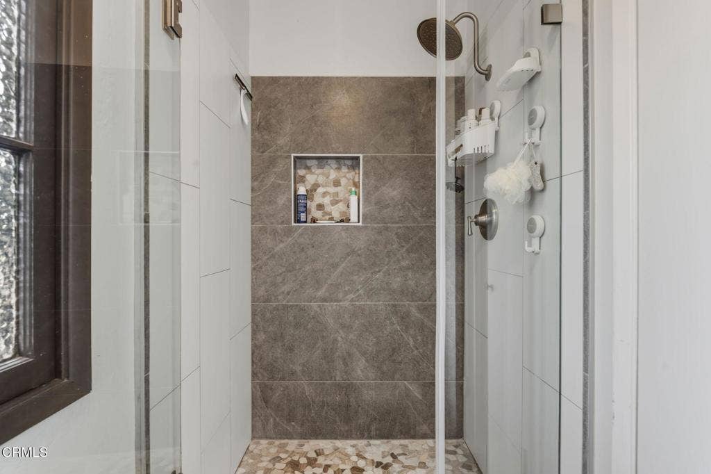 1504 Live Oak Lane, Santa Barbara, CA 93105 34-Primary Bathroom
