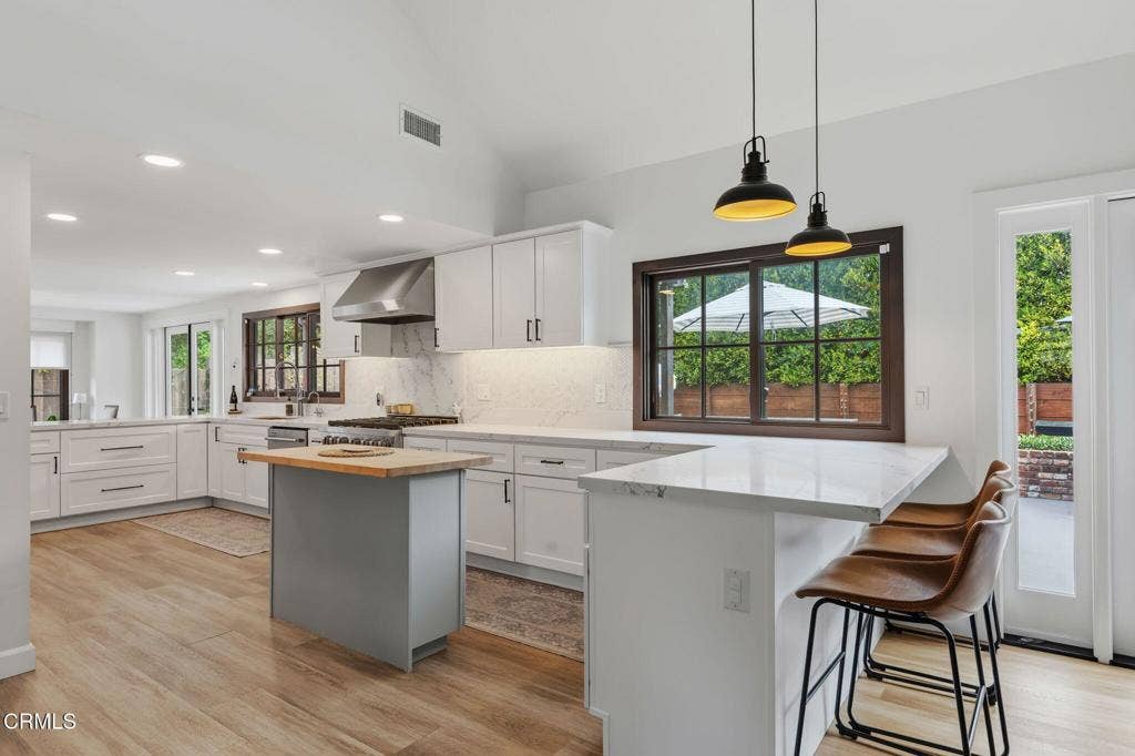 1504 Live Oak Lane, Santa Barbara, CA 93105 11-Kitchen