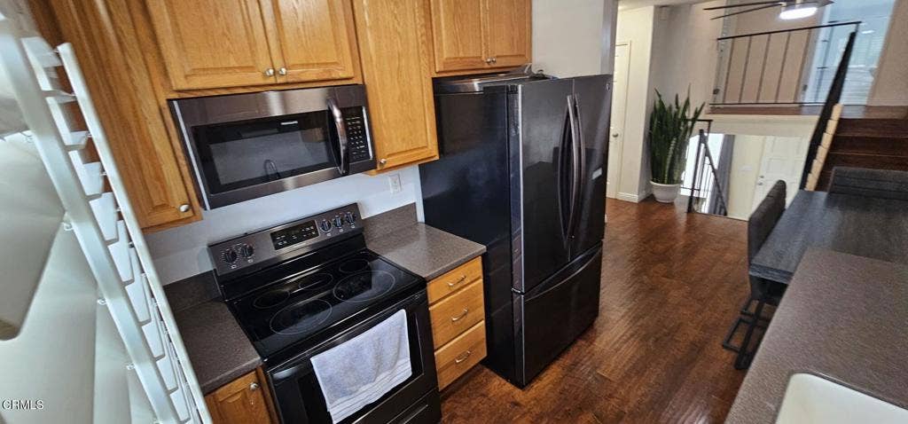 10 Bahia Circle, #10, Santa Paula, CA 93060 .