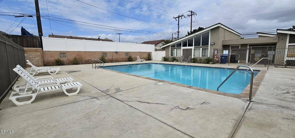 10 Bahia Circle, #10, Santa Paula, CA 93060 .