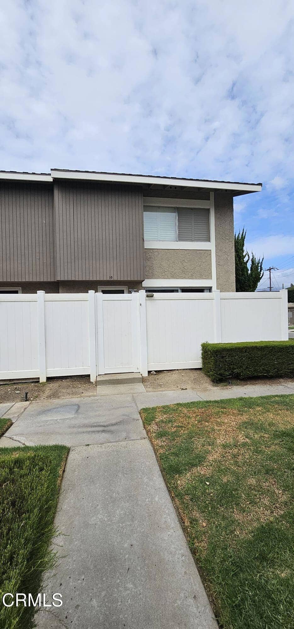 10 Bahia Circle, #10, Santa Paula, CA 93060 .