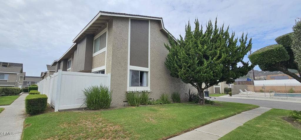 10 Bahia Circle, #10, Santa Paula, CA 93060 .