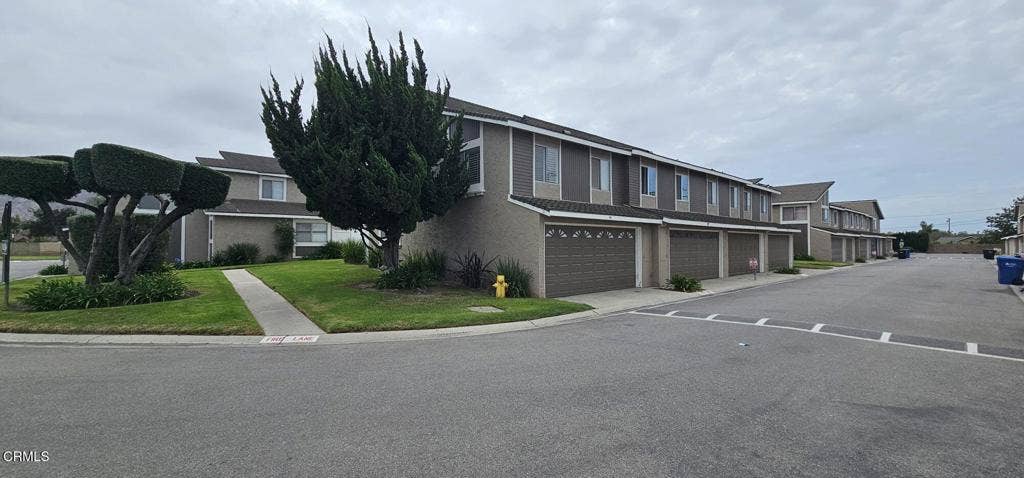 10 Bahia Circle, #10, Santa Paula, CA 93060 .