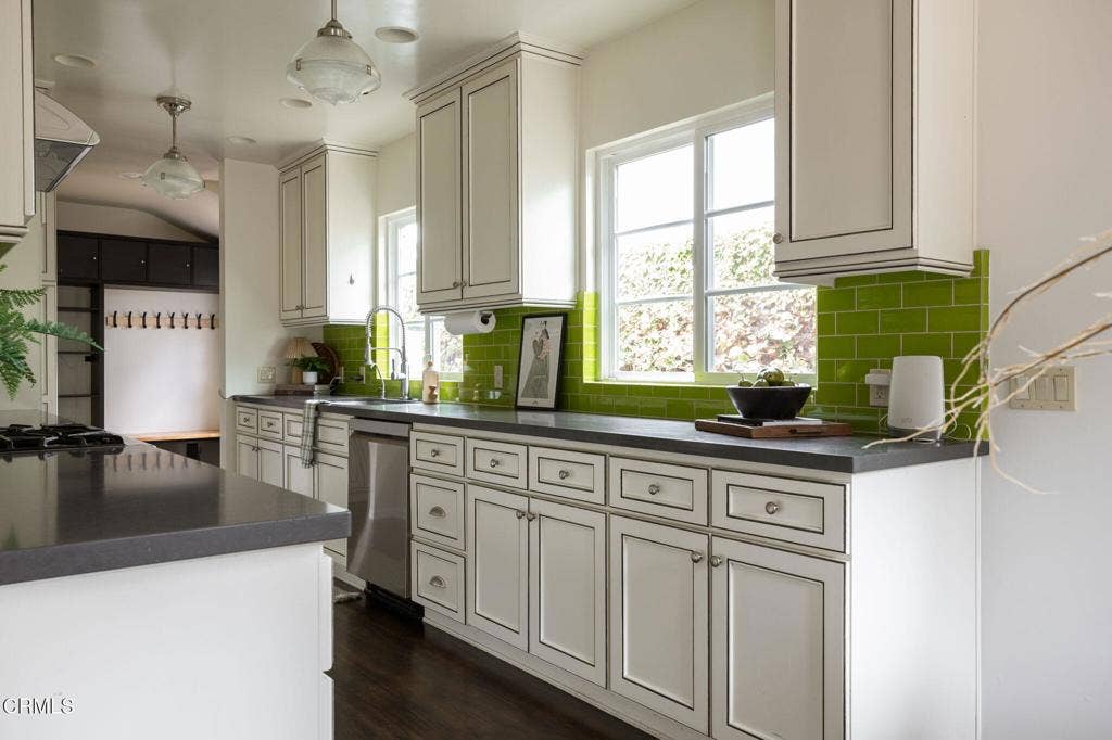 112 Estates Avenue, Ventura, CA 93003 55-web-or-mls-112 Estates - 300dpi-56