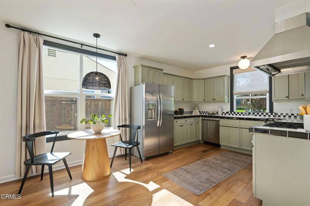 910 N Nopal Street, Santa Barbara, CA 93103 08-Kitchen