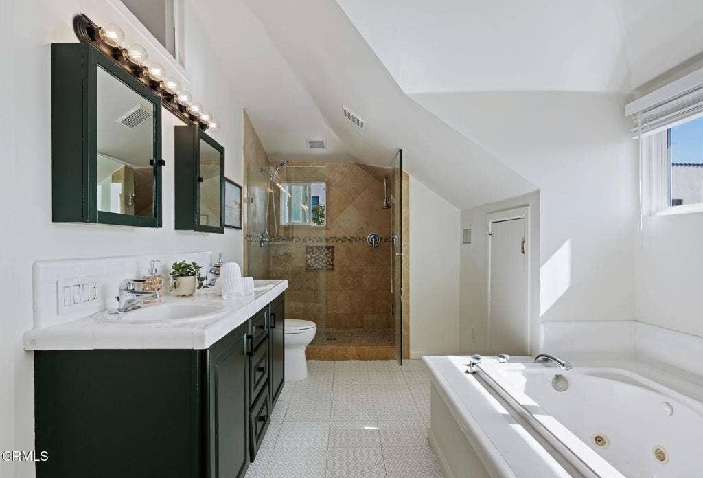 910 N Nopal Street, Santa Barbara, CA 93103 30-Upstairs Bathroom