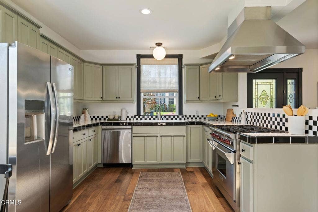 910 N Nopal Street, Santa Barbara, CA 93103 09-Kitchen