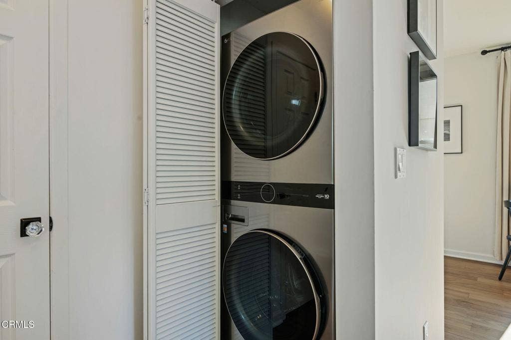 910 N Nopal Street, Santa Barbara, CA 93103 23-Laundry