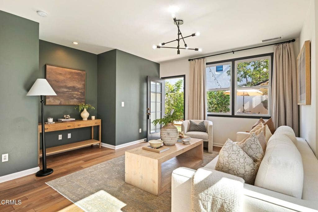 910 N Nopal Street, Santa Barbara, CA 93103 11-Living Room