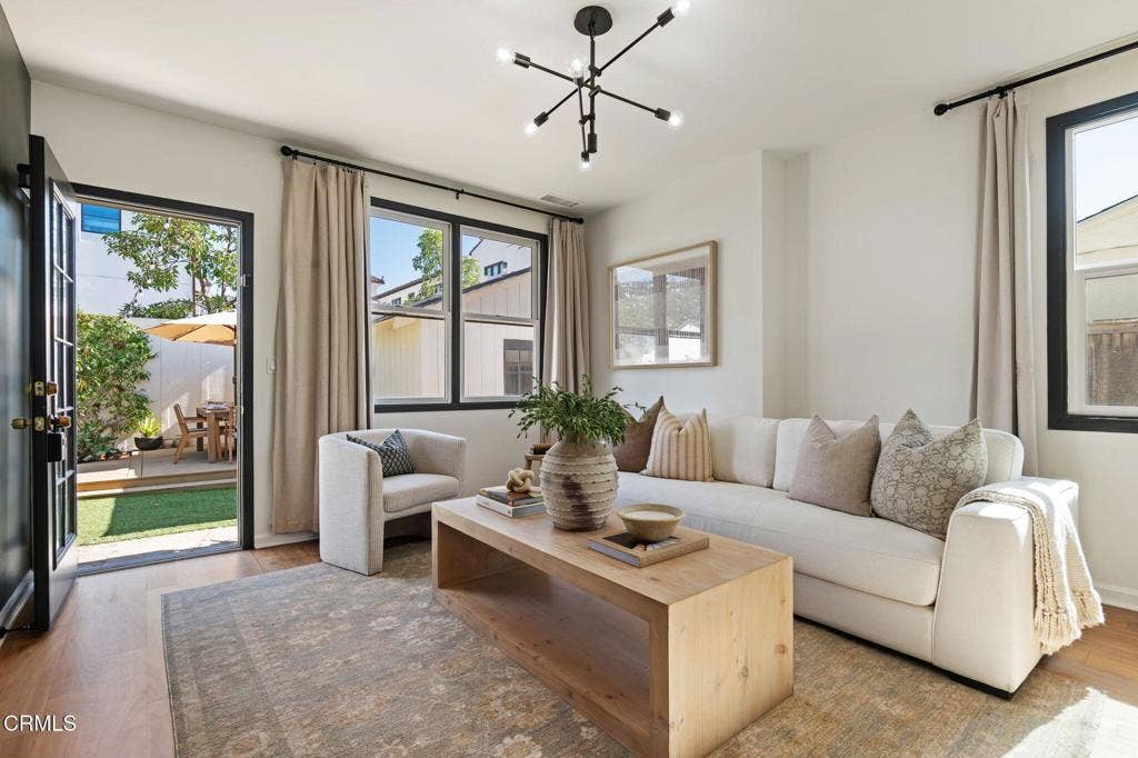 910 N Nopal Street, Santa Barbara, CA 93103 12-Living Room