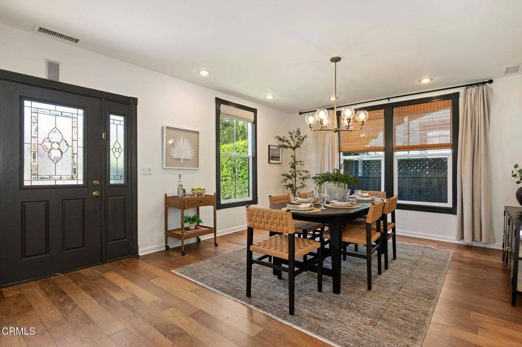 910 N Nopal Street, Santa Barbara, CA 93103 04-Dining