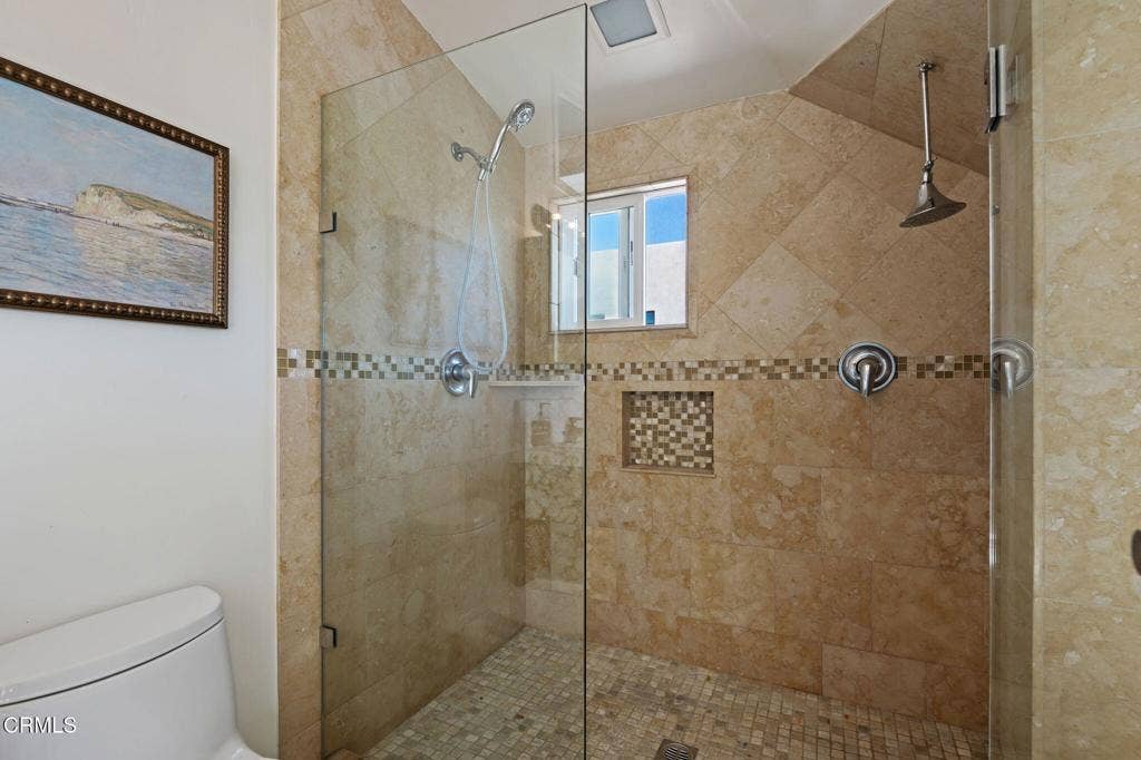 910 N Nopal Street, Santa Barbara, CA 93103 31-Upstairs Bathroom