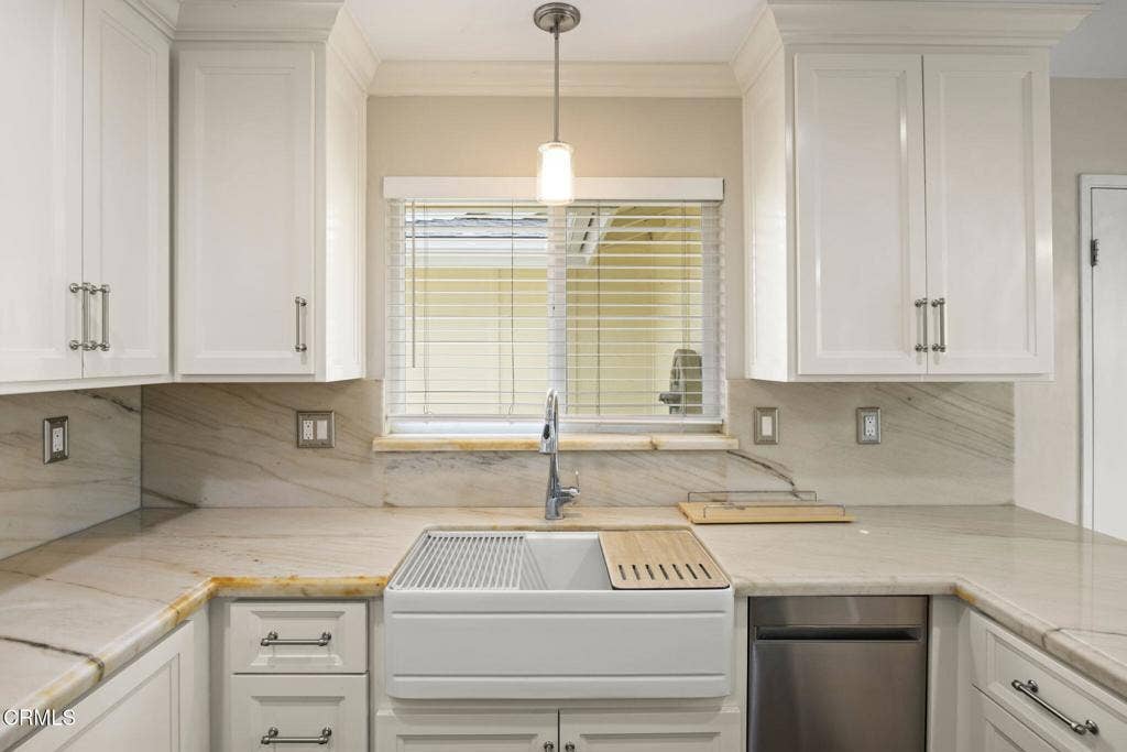 11225 Casa Street, Ventura, CA 93004 18-East Ventura Homes for Sale