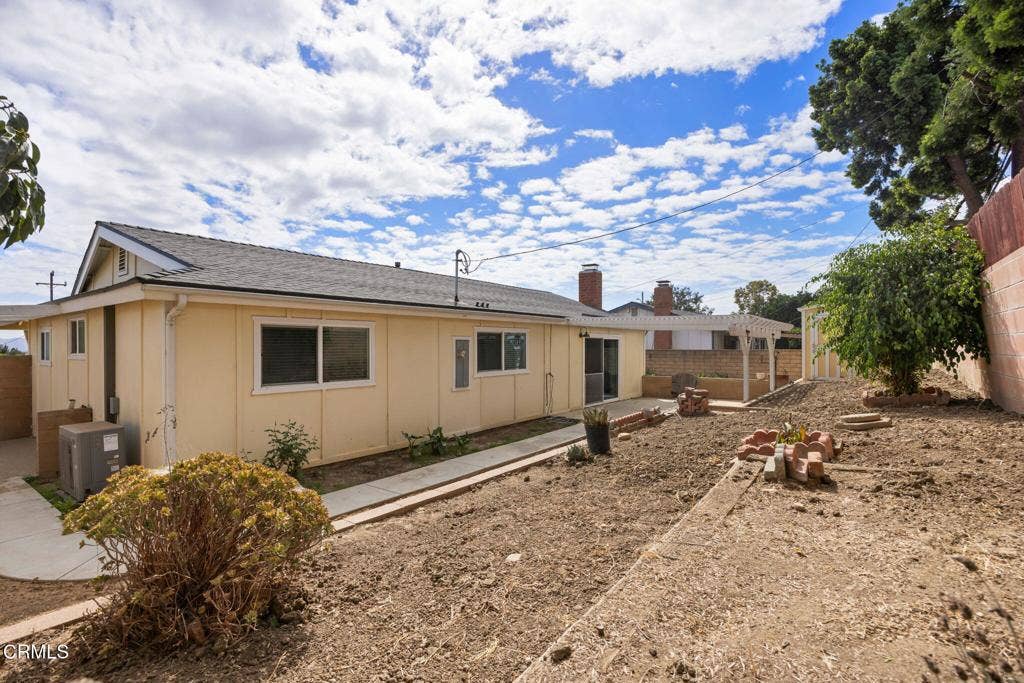 11225 Casa Street, Ventura, CA 93004 32-11225CasaStVentura