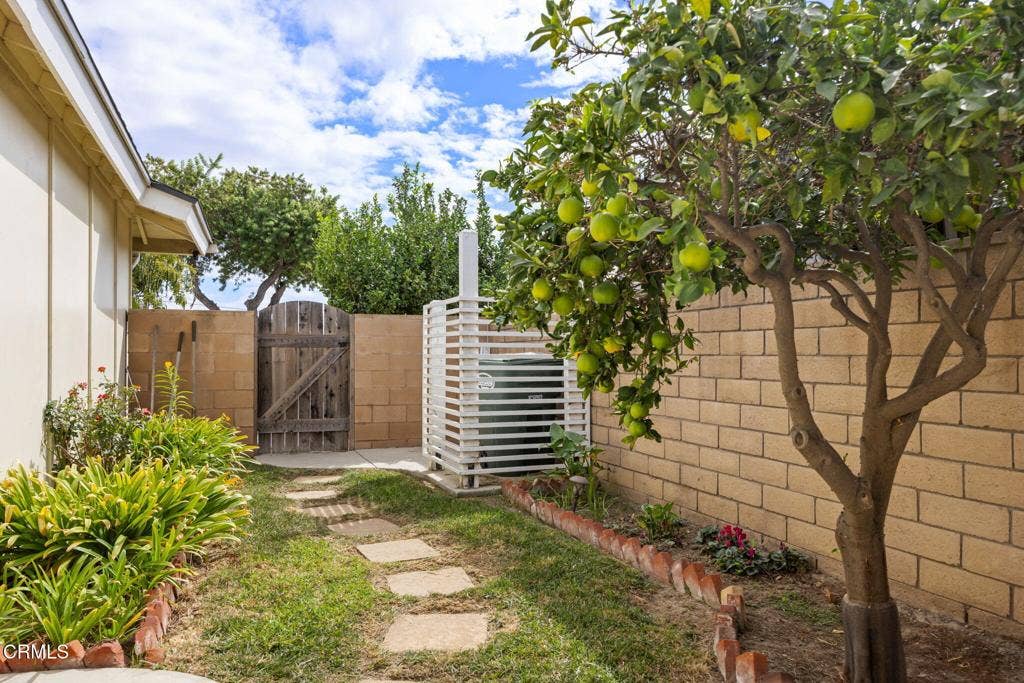 11225 Casa Street, Ventura, CA 93004 35-11225CasaStVentura