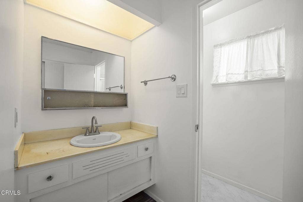 11225 Casa Street, Ventura, CA 93004 22-Xavier Flores Best Realtor in East Ve