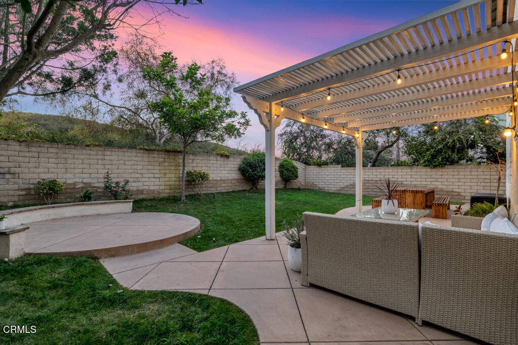609 Camino Del Sol, Newbury Park, CA 91320 2 - backyard pergola lounge