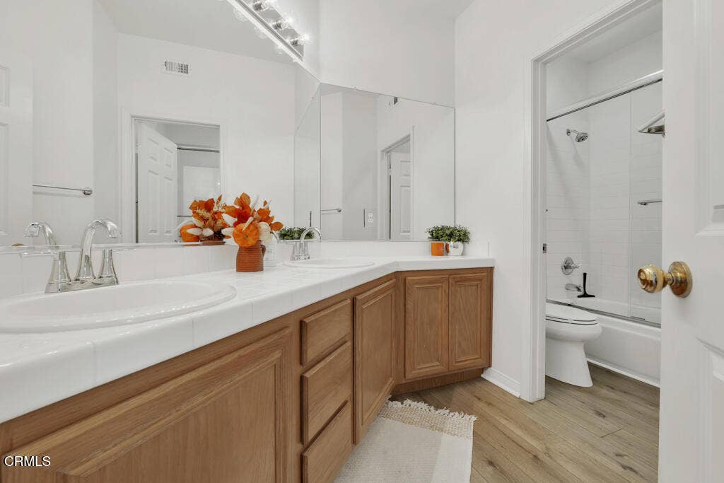 609 Camino Del Sol, Newbury Park, CA 91320 24 - hall bathroom